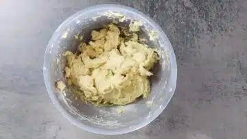 Vanillekipferl ohne Zucker: Rühren