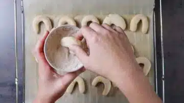 Vanillekipferl ohne Zucker: Wälzen